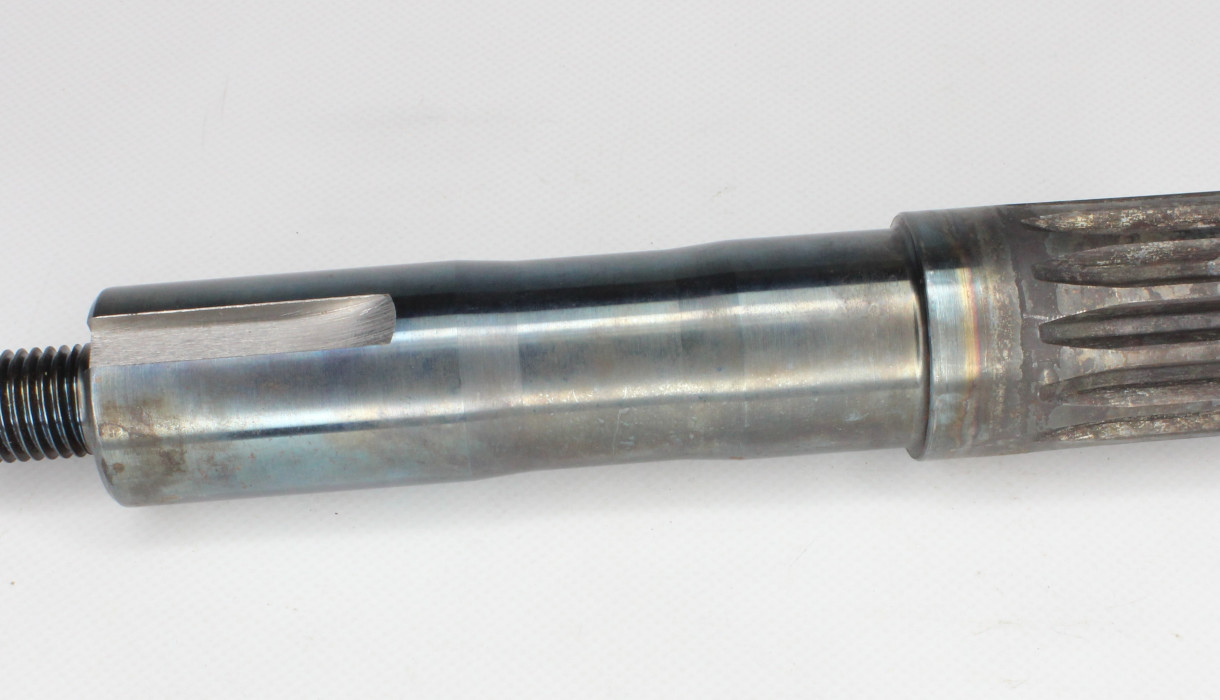 H215085 Vertical auger gear shaft (Axis)